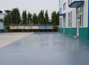 株洲彩色路面喷涂翻新的材料对冬季